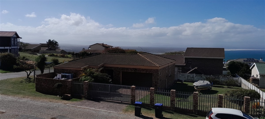 5 Bedroom Property for Sale in Wavecrest Eastern Cape